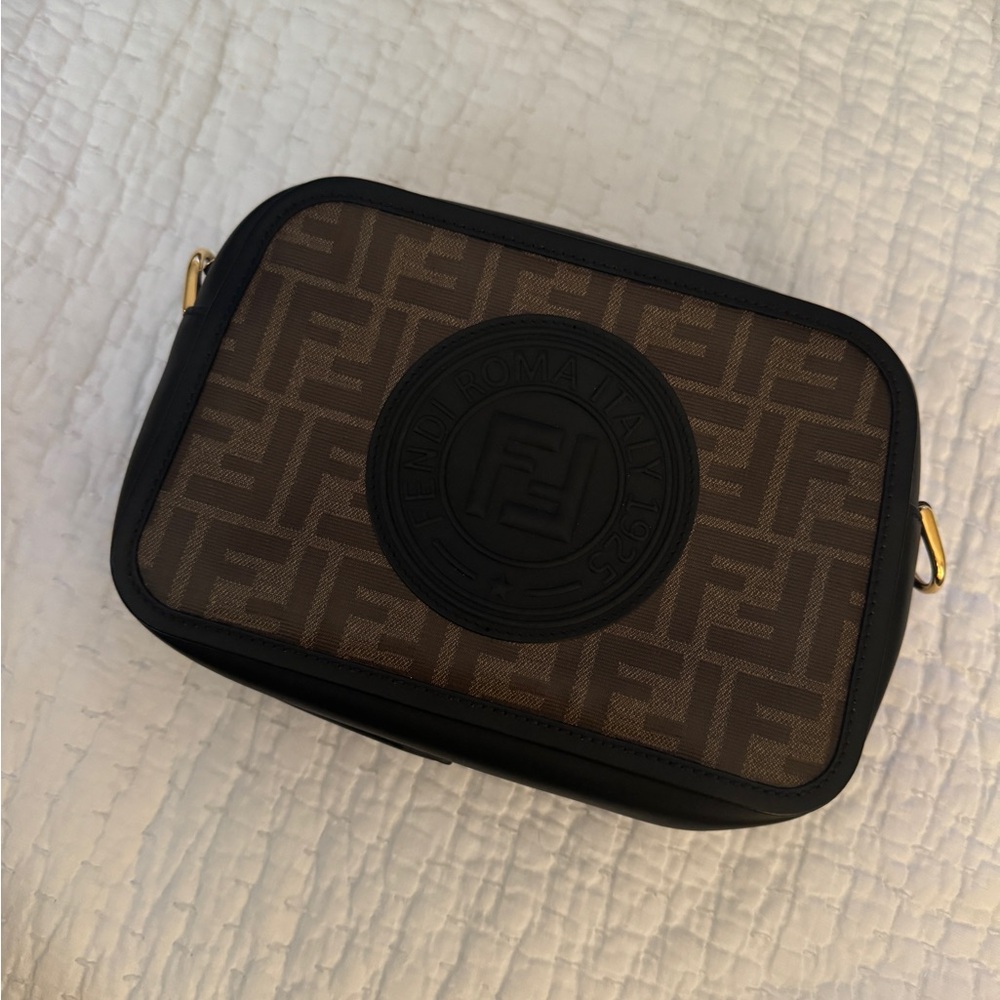 Fendi Glazed Fabric Stamp Patch Camera Case Mogano Panna Black